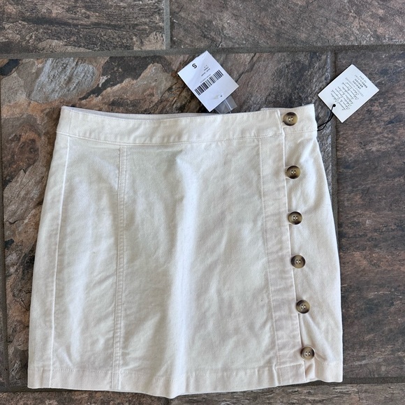 NWT Cream Button-Detail Mini Skirt - Picture 1 of 3